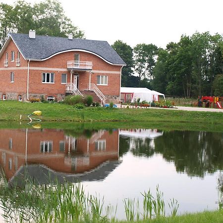 Guest House Kalnu Pupoli Šenheida Exteriör bild