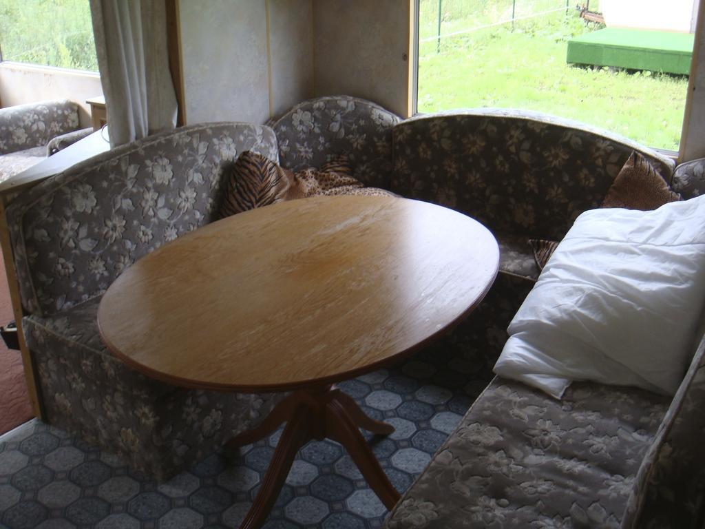 Guest House Kalnu Pupoli Šenheida Rum bild