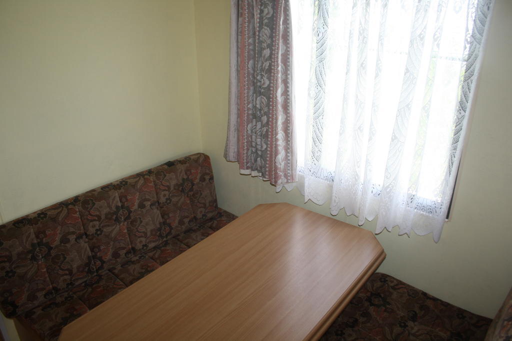 Guest House Kalnu Pupoli Šenheida Rum bild