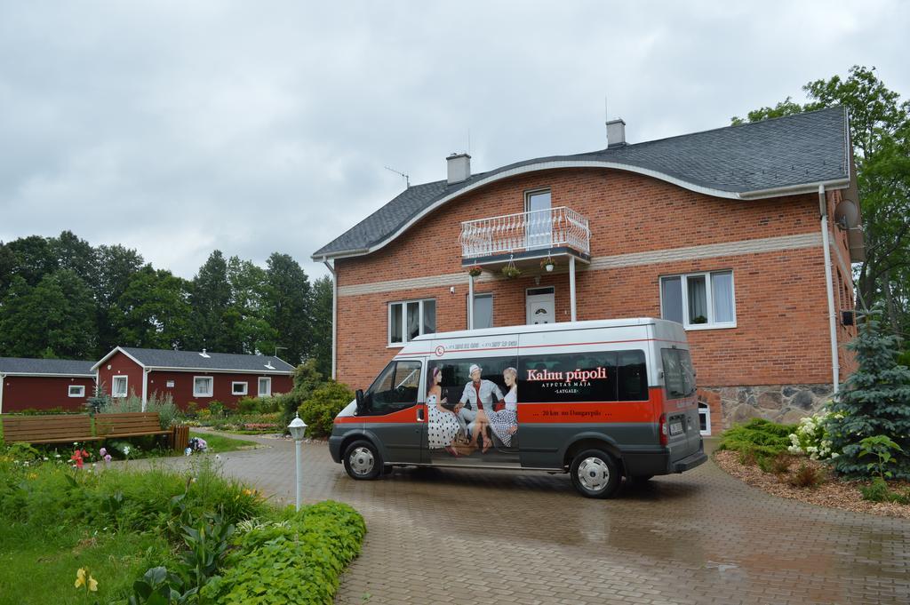 Guest House Kalnu Pupoli Šenheida Exteriör bild